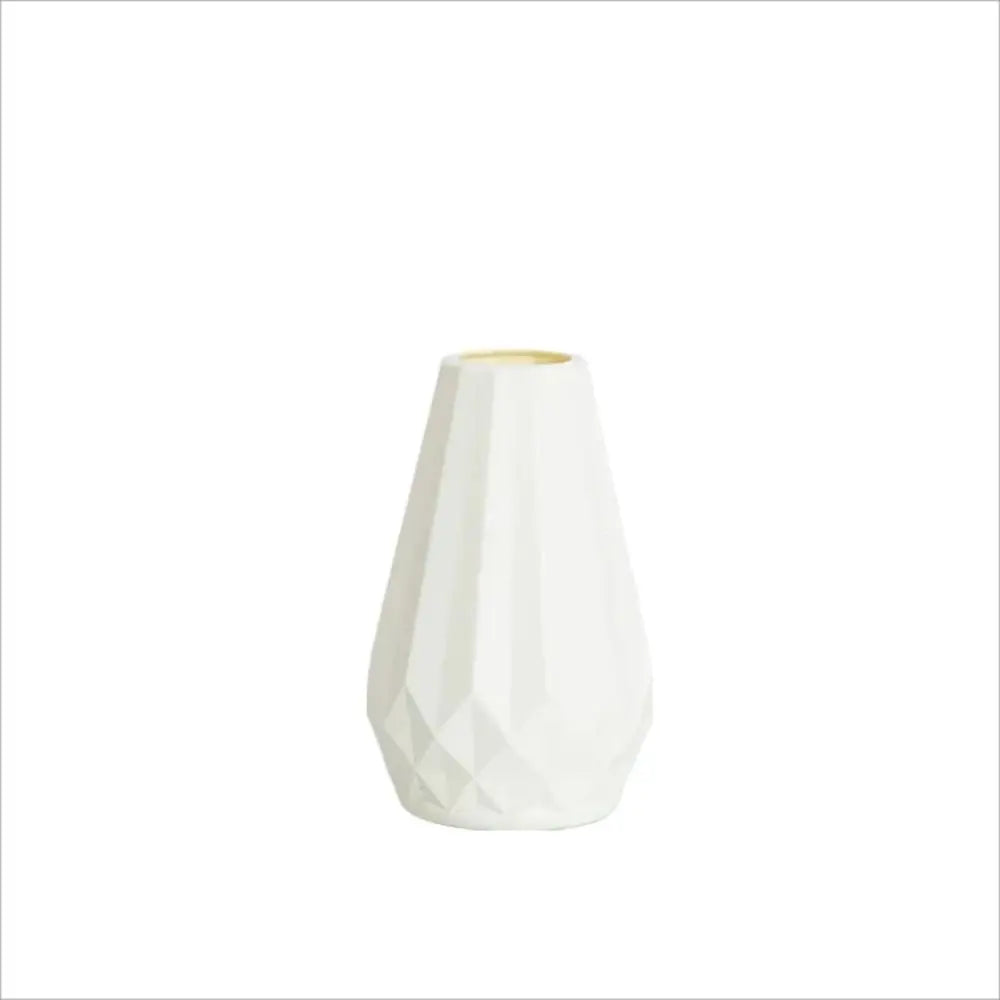 Plastic Vase with Diamond Design – Nordic and Modern Style